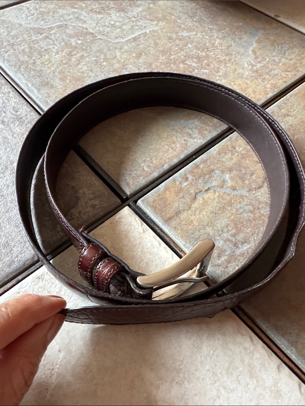 Men's Dark Brown,Croc embossed belt w/ Silver Buckle. Made w/75% bonded leather